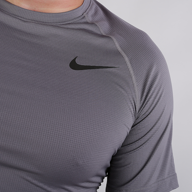 мужская серая футболка Nike Breathe Pro Short-Sleeve Top AO1803-056 - цена, описание, фото 2